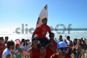 Joan Duru, vainqueur du Lacanau Pro 2016 – version 3 - clicactof