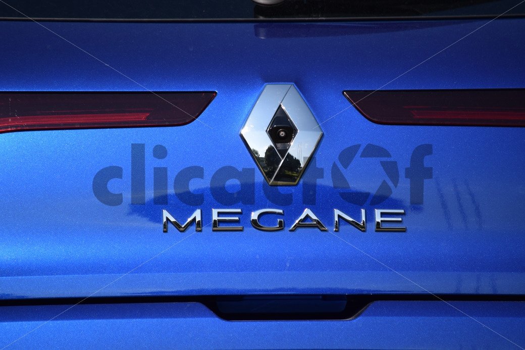 Renault accusé de malfaçons sur des moteurs. 2/8 - Clicactof
