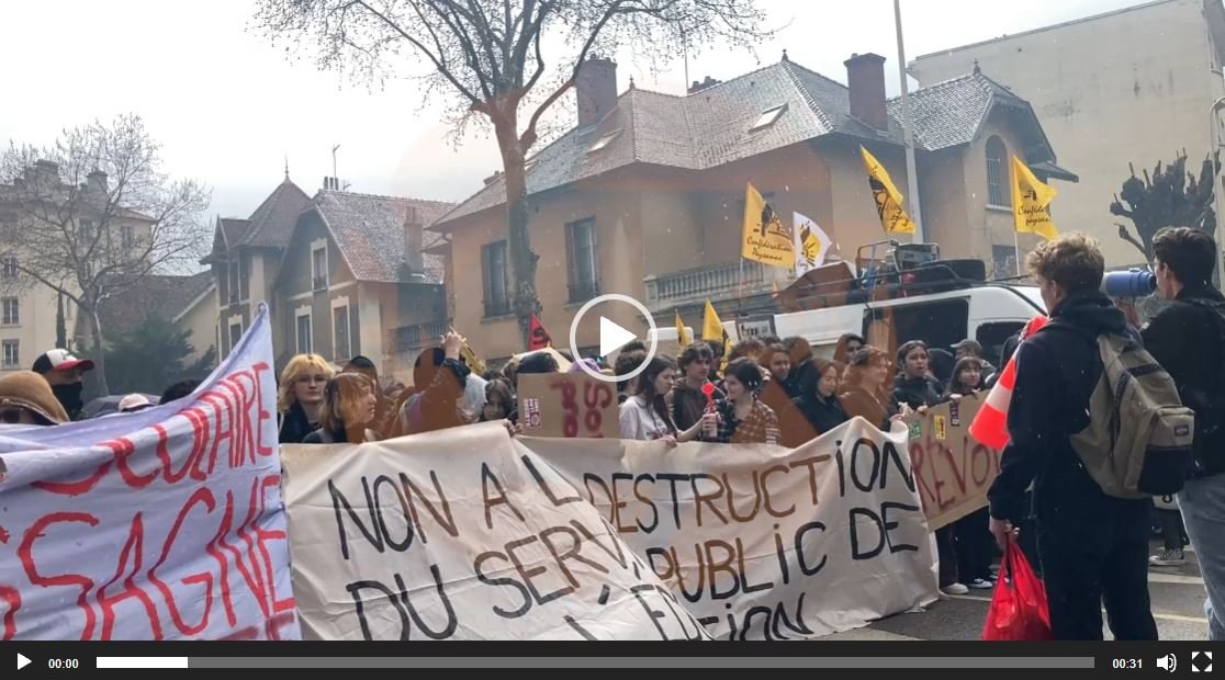 Retraites : Les jeunes dans la manif à Lyon 1